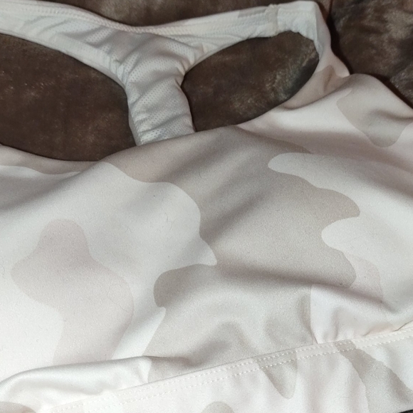 🎈5/$30!🎈 all in motion}}} 🟤 camo sports bra - Picture 4 of 5